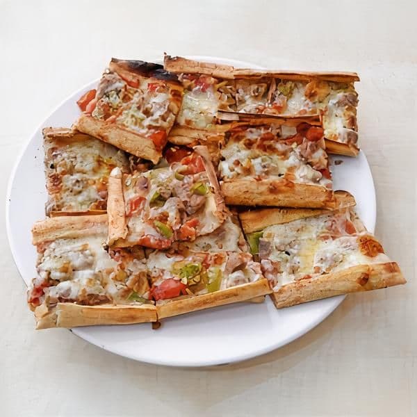 Pide Çeşitleri Rehberi: Kaşarlı, Kıymalı, Kuşbaşılı — Farkları, İçerikleri ve 2026 Fiyatları